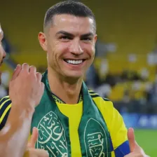 حرکت عجیب رونالدو: بوسه به نشان عربستان!