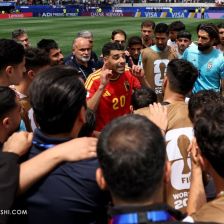 تصاویر آخر بازی ثابت کرد؛ مربی هرکس باشد، بازوبند برای هرکس، اما کت تن طارمی است!