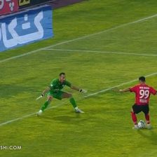 پاس گل بیرانوند یا داور؟!/ مشکوکترین گل هفته با تصمیم بحثبرانگیز علیه گلگهر +ویدیو
