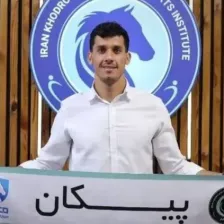 دروازهبان سابق تیم ملی، خرید جدید پیکان