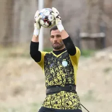 پنجره بسته، آدان را به ماندن نزدیک کرد