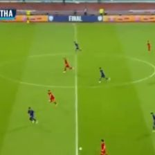 🎞 گلبهخودی عجیب جارونونگکران، بازیکن تایلند در فینال مسابقات آسهآن 🏆 با ۲ گلی که بازیکنان تایلند وارد دروازه خود کردند، این دیدار با نتیجه ۲-۲ به پایان رسید و ویتنام در مجموع با حساب ۴-۲ قهرمان مس