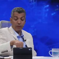 درباره اندونگ توصیه اشتباهی کردهاند! 🎞 ابهام ماجرای اندونگ - استقلال، بازیکنی که میچرخد و پولش را میگیرد؛ توصیف جالب رسول باختر، آیا یک مشاور آبیها را فریب داده؟ 🔗 تماشا در سایت | یوتوب ۳۶۰