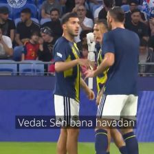 نقشه موریچی جواب داد! 🎯 ودات موریچی پیش از بازی فنرباغچه مقابل لیون، از اوغوز آیدین خواسته بود تا جای ممکن توپها را روی دروازه و به سمت او ارسال کند؛ نقشهای که خیلی زود جواب داد و موریچی موفق شد از