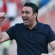 گرد و خاک نکونام در رختکن تراکتور!