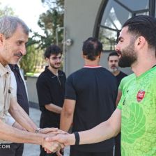 سن و سال مدیران پرسپولیس به من نمیخورد/ سهراب در استقلال، رستم را زمین میزند/ پول نفت ایران به جیب بازیکنان خارجی میرود