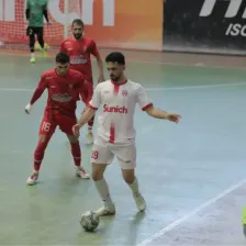 ایستادگی مقابل قهرمان با ترکیبی ناقص